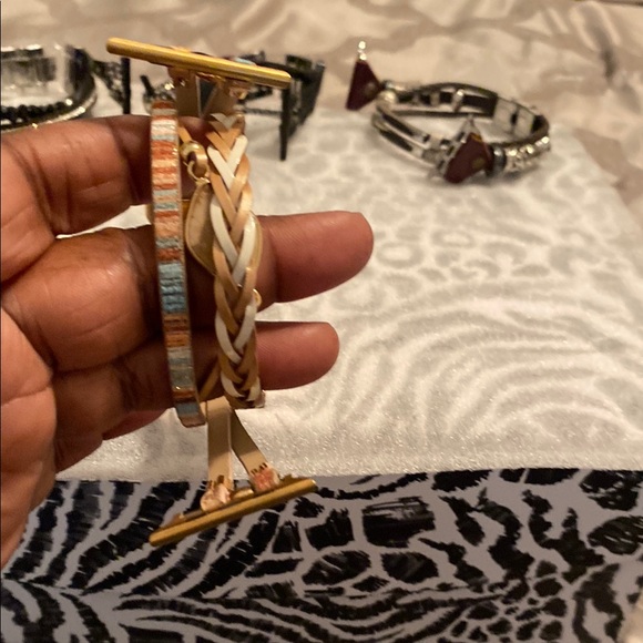 Assorted apple Watch Bands in Silver, Gold, and Brown - Picture 6 of 9